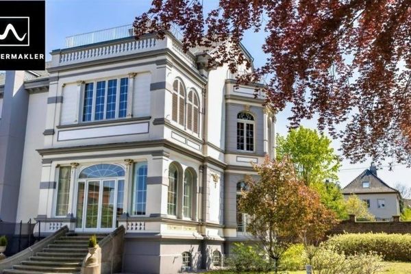 Exklusives Wohnen in historischer Fabrikantenvilla – Gartenwohnung mit besonderem Charme