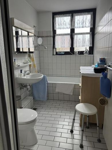 Ruhiges, lichtdurchflutetes Reihenhaus in Rudow – Badezimmer 1. OG