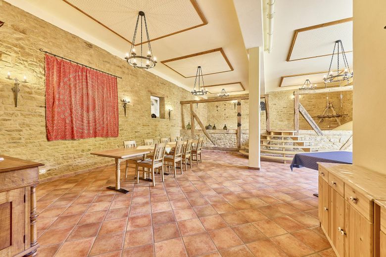 exklusiver Traum im Grünen. 4 Seit-Hof mit Seminarhaus – Gewerbe Räumlichkeit 2