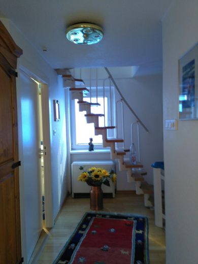 लगभग 1.561 m² पर दो घर – बहु-पीढ़ी के साथ रहने के लिए आदर्श – Haupthaus Treppe Dachgeschoss