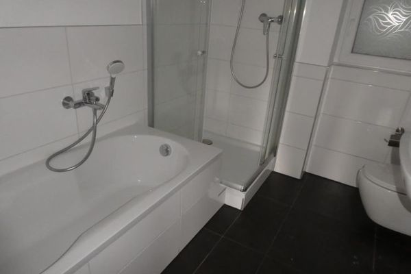 Trier-Ehrang -Casa residencial parcialmente renovada para una familia numerosa o como vivienda para 3 familias