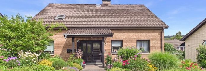 Vermietetes Einfamilienhaus mit -3- laufenden Mieteinnahmen und Entwicklungspotenzial