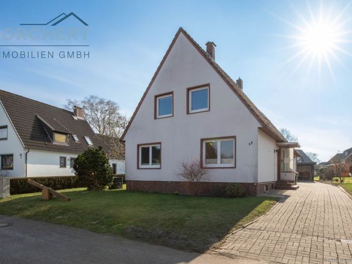 Einfamilienhaus mit viel Platz, Garage und Carport – Foto 1