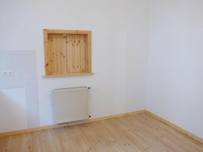Mieszkanie 2-pokojowe na parterze – Küche Durchreiche Wohnzimmer