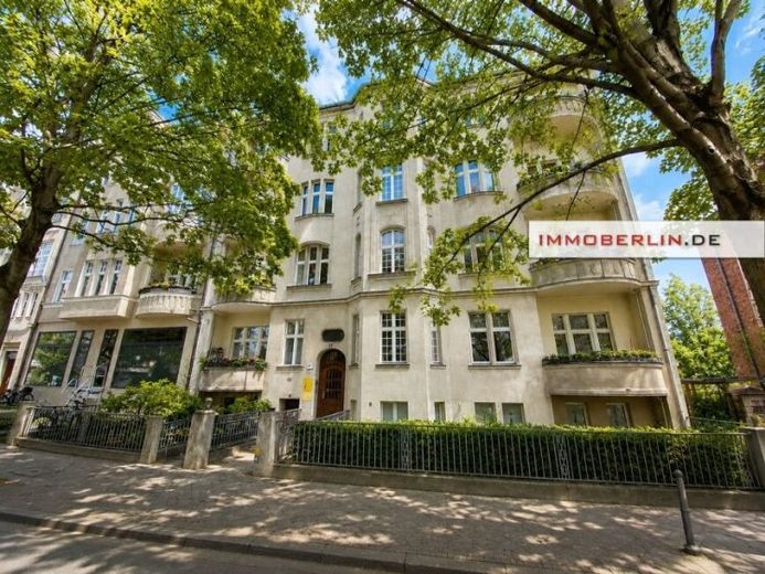 IMMOBERLIN.DE - Maravilloso piso antiguo con balcón soleado y espacio diáfano bajo cubierta en una ubicación muy solicitada – Foto 1