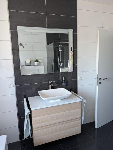 Moderne und Helle 3,5 Zimmer Wohnung von 2014 in Rheinberg zentrumsnah – Bad