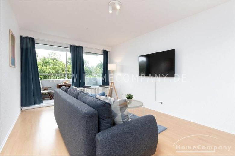 **Helle, großzügige und frisch renovierte 2,5 Zimmer Wohnung mit Balkon** – f811cfb7e030f0cbb87470181722677fe9000b7b.jpg