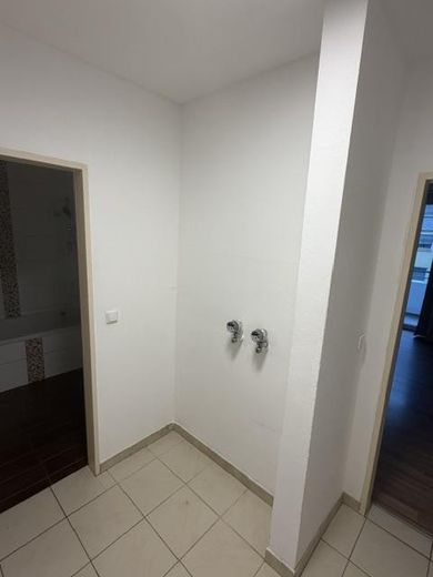 Luminoso appartamento di 3 locali con cucina e bagno a Oberhaunstadt – Platz für Wandschrank
