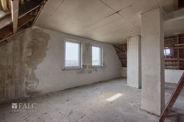 Provisionsfrei: Mehrfamiliendoppelhaus mit 10 Wohneinheiten - attraktives Entwicklungspotenzial – Haus B - Dachboden I
