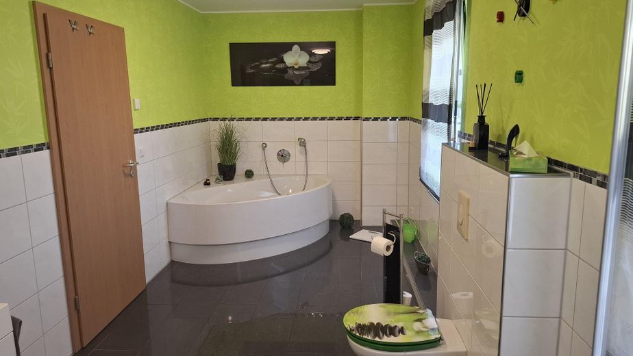 gepflegte Doppelhaushälfte mit Garten in Brühl-Eckdorf (provisionsfrei) – Bad