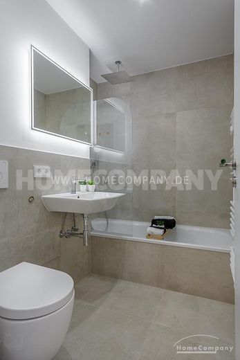 Wunderschöne, voll möblierte 2-Zimmer-Wohnung über zwei Ebenen mit herrlicher Dachterrasse in Moosach – 6af499f256d805d8f733af630d368a782223e138.jpg