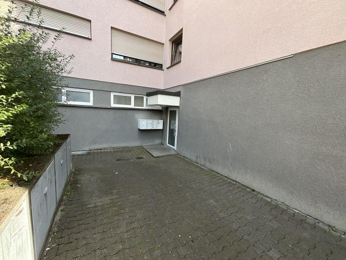 Eingangsbereich Gebäude