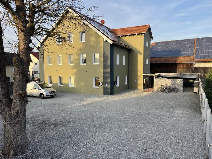 Straubing yakınlarında 11 konut birimli apartman – tamamen kiralanmış ve komisyonsuz – Außenansicht