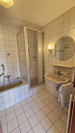 Wörth/Maximiliansau'da balkon ve loggialı aydınlık 3,5 odalı daire – tadilat sonrası ilk kullanım – Badezimmer