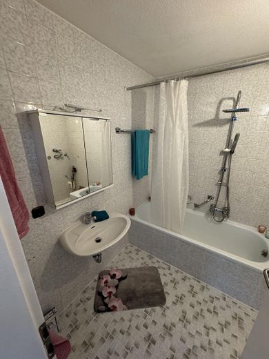 Sofort frei: Charmante 2-Zimmer Wohnung in Kaufbeuren (ohne Maklerprovision) – Badezimmer