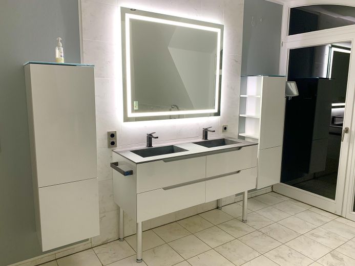 OG Hauptbad ital. Waschtisch