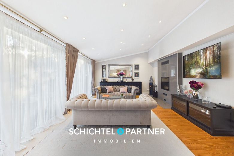 Osterholz | Hochwertig saniertes Einfamilienhaus mit großem Garten – S&amp;P | Wohnbereich
