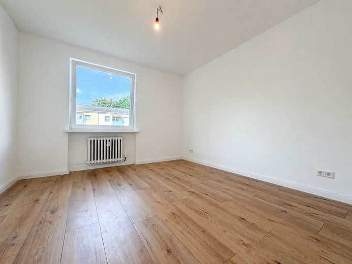 Freundliche 3-Zimmerwohnung mit Loggia & Stellplatz - Renoviert – Schlafzimmer