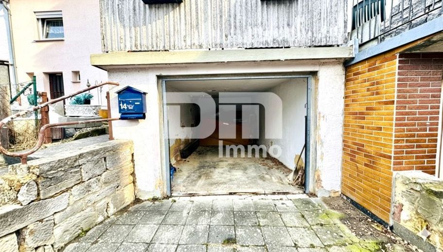 Schöne Doppelhaushälfte in schöner Wohnlage mit Panoramablick, Gartenbereich und Garage – Garage