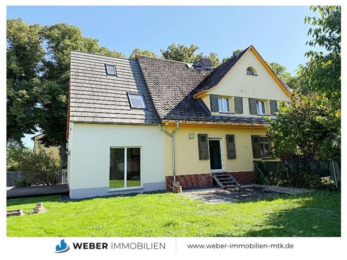 ZWEI Doppelhaushälften auf RIESIGEM SONNEN-Grundstück in ZENTRALER Lage – Außenansicht Bild 2