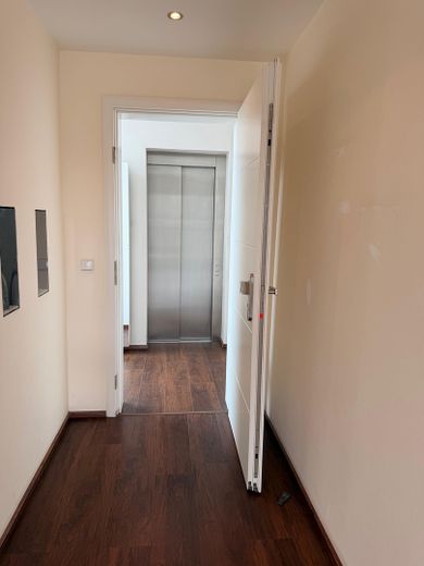 Limburg şehir merkezinde lüks penthouse – 196 m², katedral manzarası, whirlpool ve Gaggenau mutfak – Eingangsbereich Aufzug