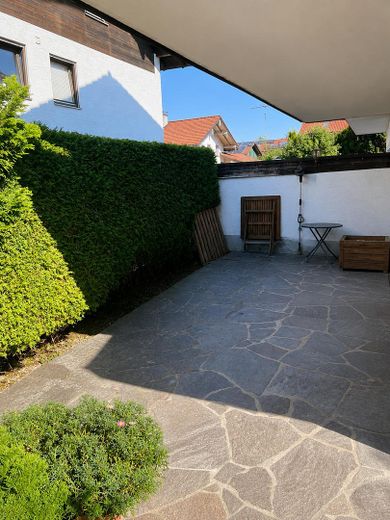 vermietete Erdgeschosswohnung mit Garten und Terrasse – provisionsfrei – Eckterrasse