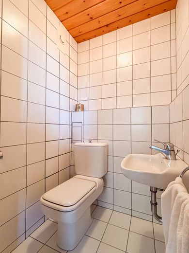 Lichtdurchflutetes Wohnen mit Weitblick: Großzügige 3,5 Zimmer-Wohnung mit Sonnenbalkon in Mainz – Gäste-WC