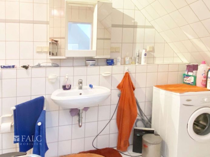 Helle Maisonettewohnung mit Südbalkon und Tiefgarage in Neudietendorf – Badezimmer