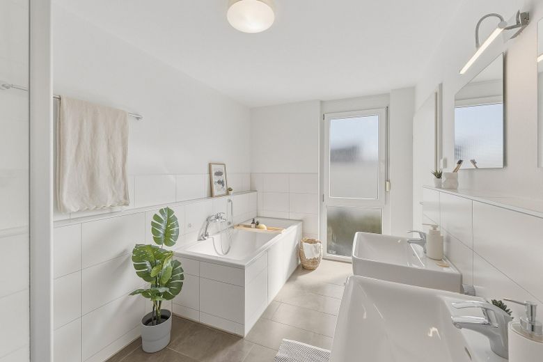 ***MODERNE 3- ZIMMER WOHNUNG IN HOLZGERLINGEN HÜLBEN MIT AUFZUG BEZUGSFREI*** – BADEZIMMER