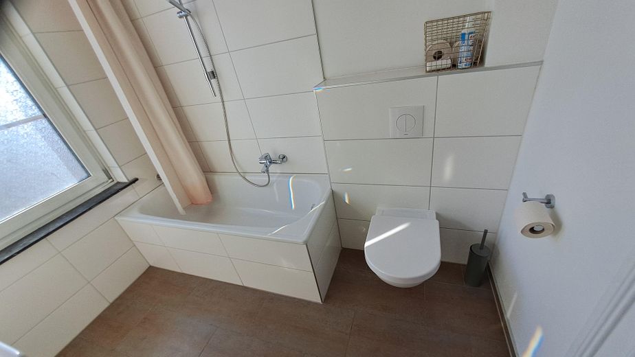 Residential and commercial building Vor dem Steintor from private owner – 2. Etage Bad