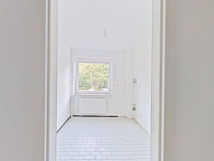 Entspannt ins Jahresende -Kaltmietfrei in den Herbst starten: Helle 4-Zimmer-Wohnung mit BALKON – Ansicht I: Küche