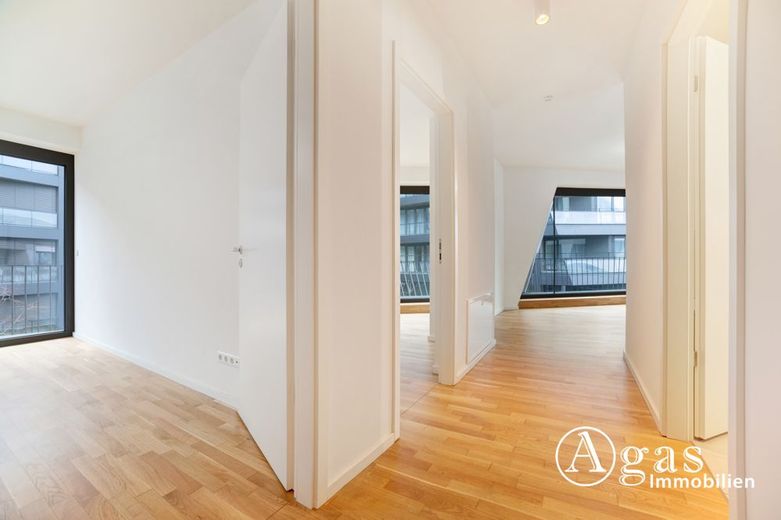 Berlin-Mitte'de yaklaşık 141 m², hazır mutfak ve harika balkonlu özel 4 odalı daire! – Flur