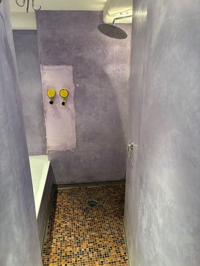 Appartement ancien de 2 pièces entièrement rénové à Stuttgart-Plieningen – Bad