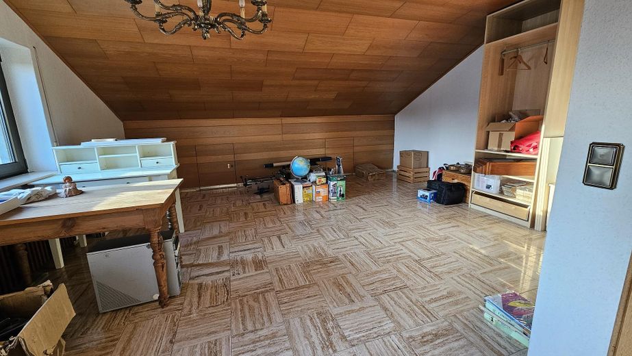 Ampia casa unifamiliare con 11 locali a Zuzenhausen (adatta a una o più comunità abitative!) – DG Wohnzimmer