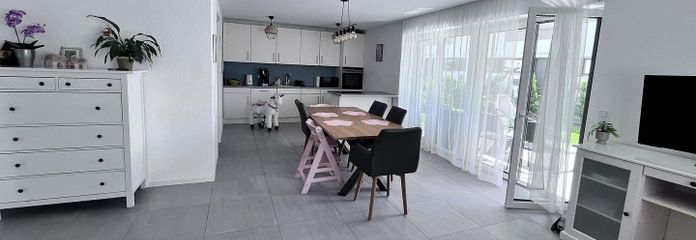 Wohn-Esszimmer mit Küche