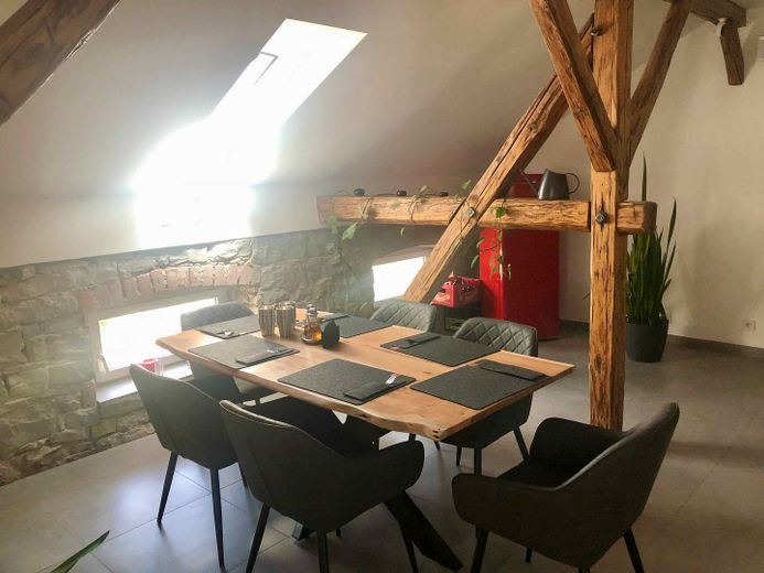 Loft moderne de 3,5 pièces avec loggia – Essen
