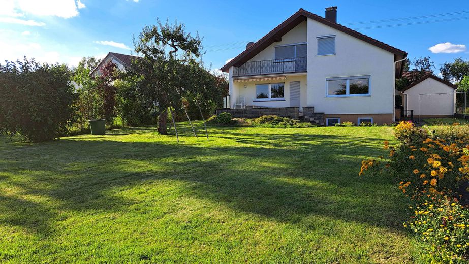 Südseite mit Garten