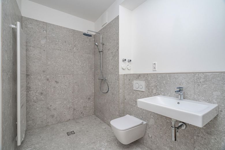 Helle 2-Zimmer-Wohnung mit Balkon und Einbauküche – Foto 3