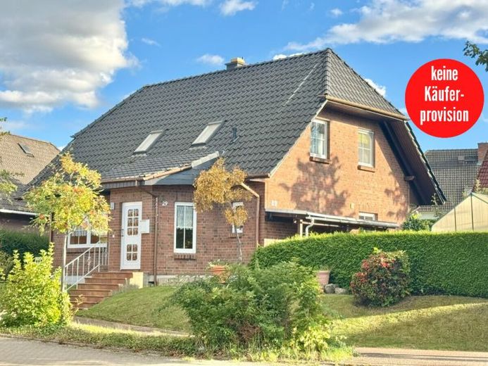 HORN IMMOBILIEN ++ grote eengezinswoning in Groß Nemerow bij Neubrandenburg – Foto 1