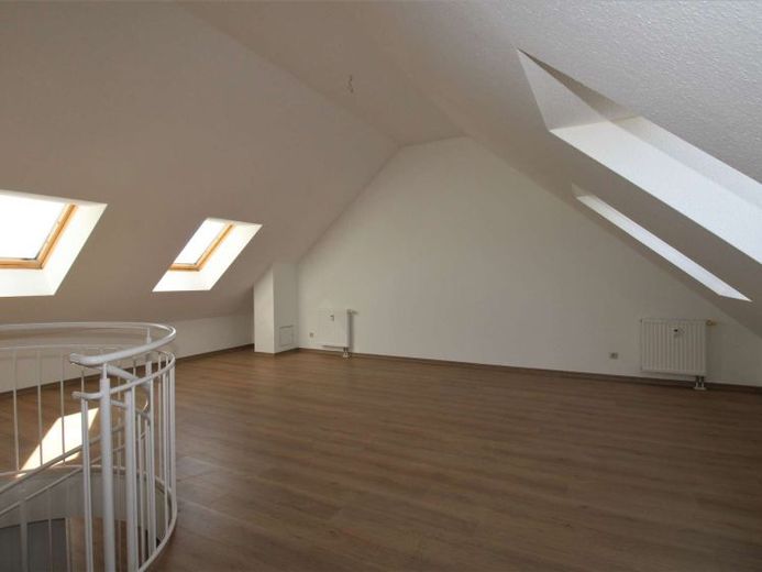 3-Zimmer-Maisonette-Wohnung in Liebertwolkwitz mit 2 Balkonen und Tiefgarage – Foto 1