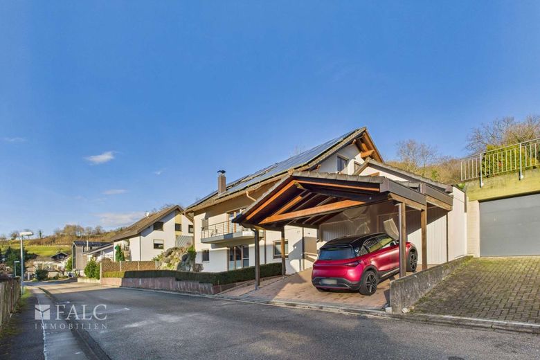 Großzügiges Einfamilienhaus mit Einliegerwohnung und Pool in ruhiger Lage – Süd-Ost Ansicht