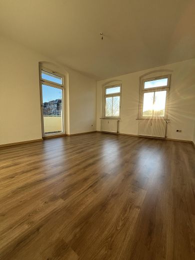 Erstbezug nach Renovierung - 5-Raumwohnung im 1. OG in ruhiger Lage – Wohnzimmer