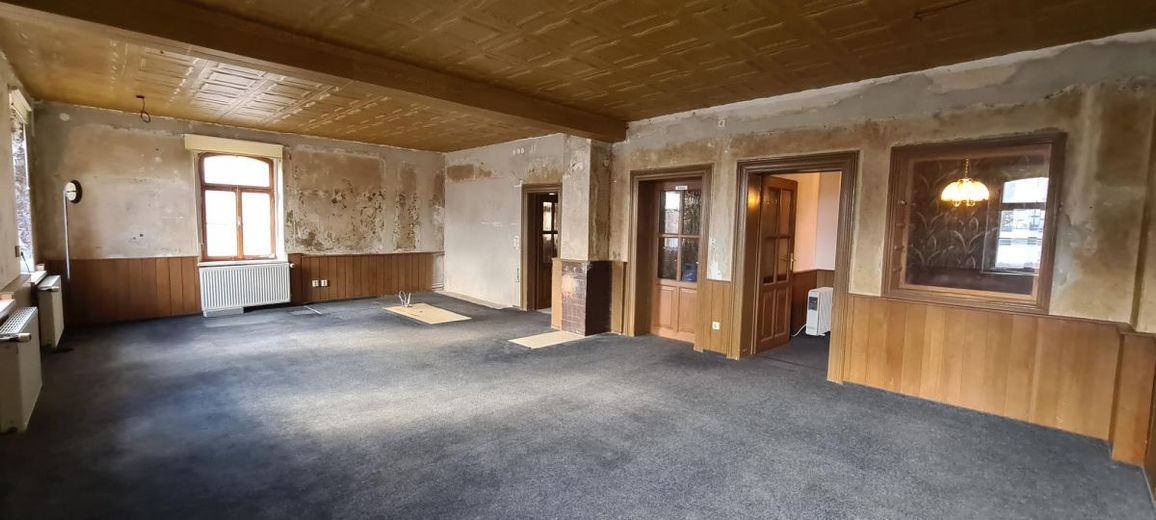 Schönes Mehrfamilienhaus-Sanierungsobjekt mit Garten, Brunnen, Stellplätzen – 20220219_104214
