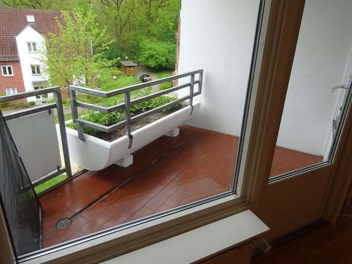 Helle 2-Zimmer-Wohnung, Balkon, neue EBK, Fahrstuhl, Naturschutzgebiet (Lesum) von Privat – Balkon