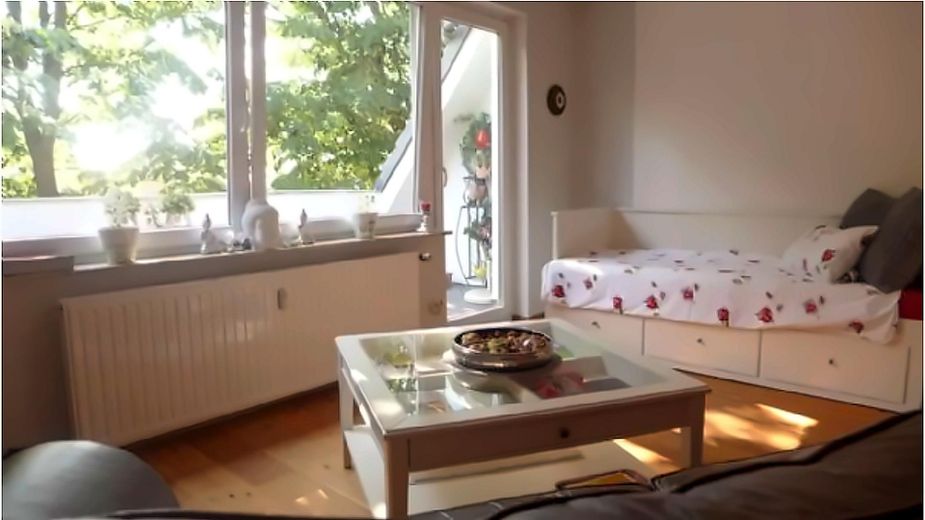 Gemütliches möbliertes Appartement mit traumhafter Loggia – Sitz- und Schlafbereich