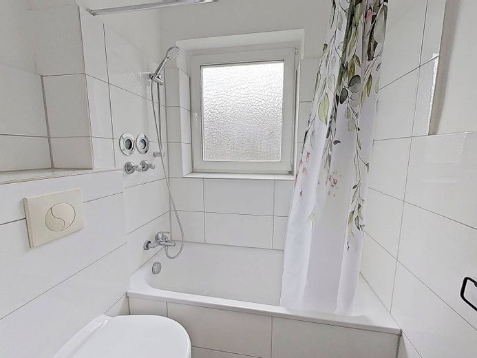 Sanierte 3-Zi.-Whg. mit BALKON in Bielefeld-Brackwede – Ansicht I: Bad