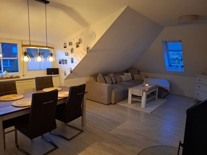 Einfamilienhaus mit Einliegerwohnung – Wohnzimmer oben