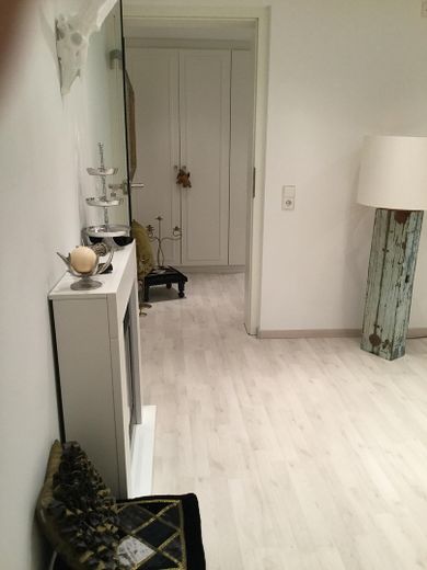 Escl. piano terra HH /appartamento e apt., garage, giardino, camino, RISCALDAMENTO NUOVO PREZZO SU RICHIESTA – Appartment