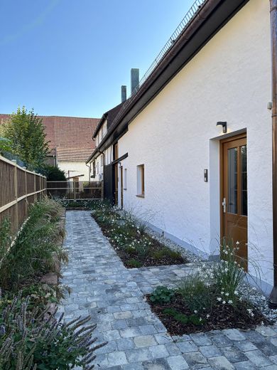 Vida única: loft con balcón soleado y jardín privado – Zugang Haus