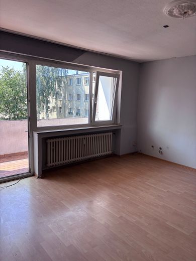 Acquisto per uso proprio, figli studenti o investimento a reddito, libera e disponibile a Colonia Höhenberg – 2. Zimmer mit Loggia